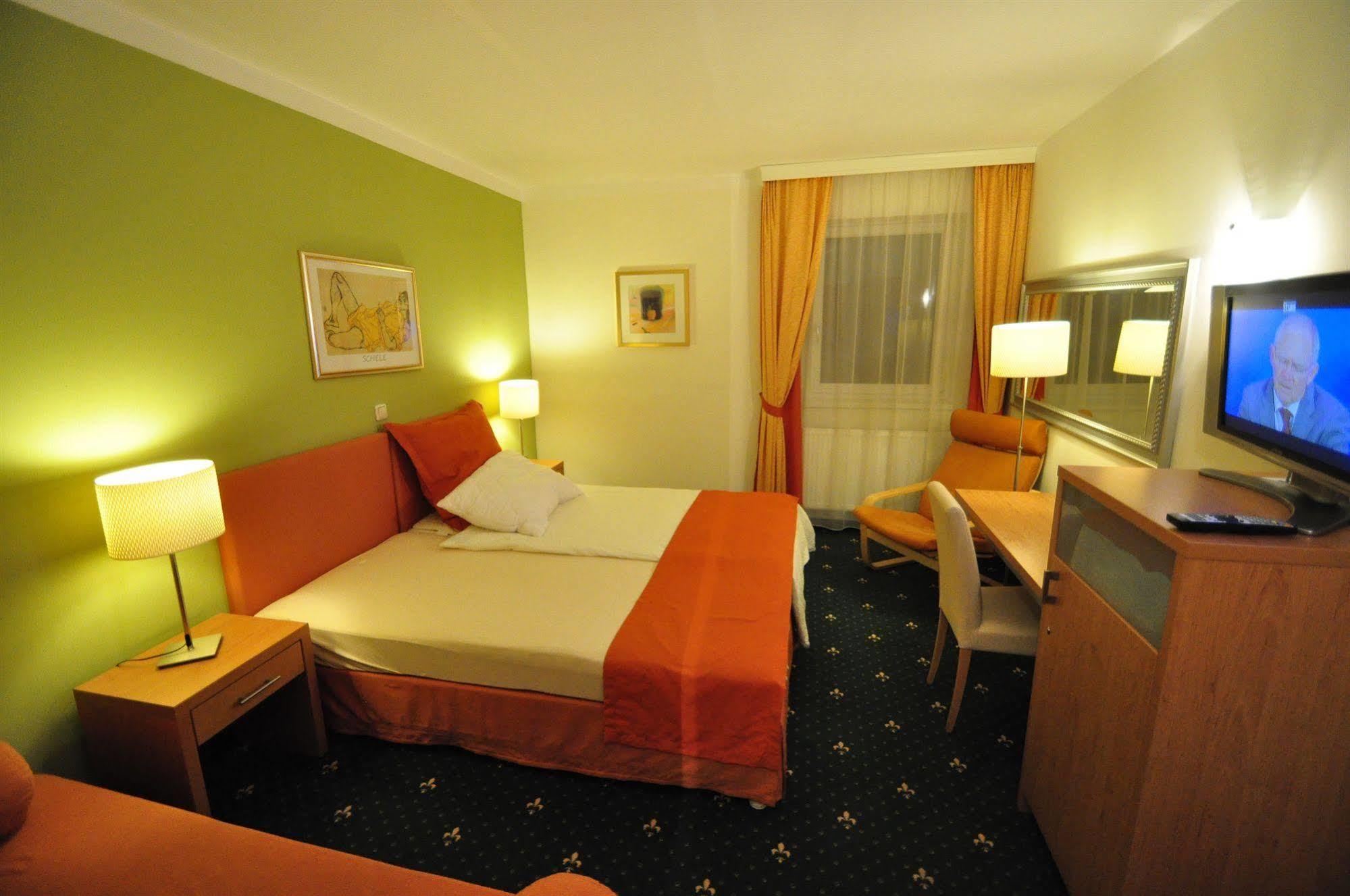 Hotel Kreuzwirt Engerwitzdorf Exterior photo